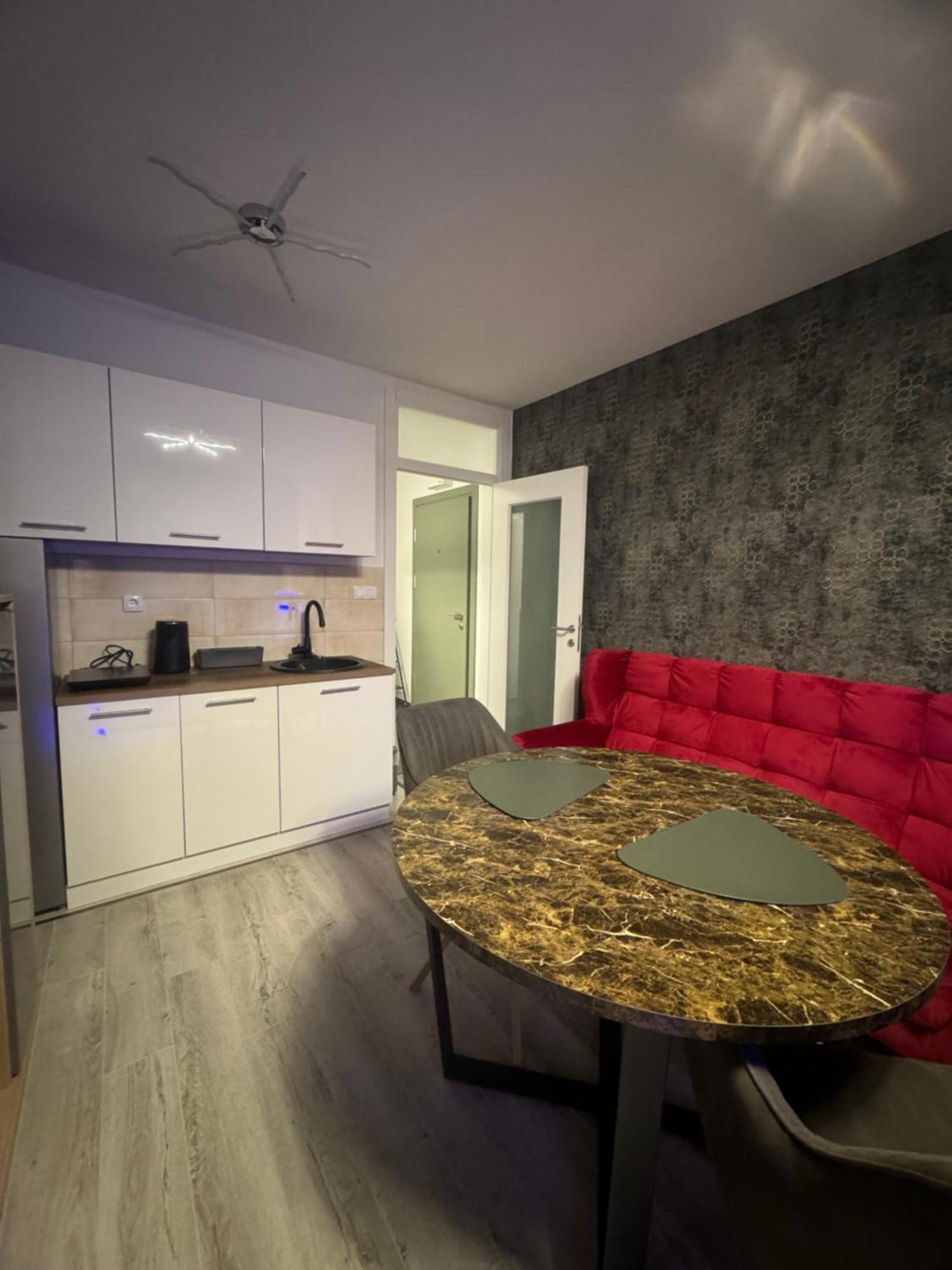Center 5 Apartment *