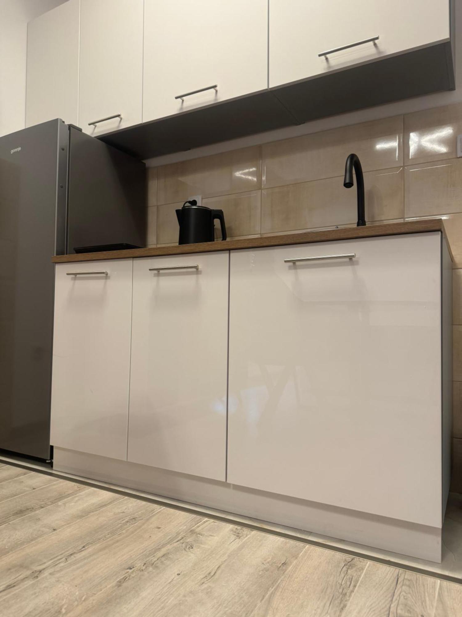 Apartment Center 5 *