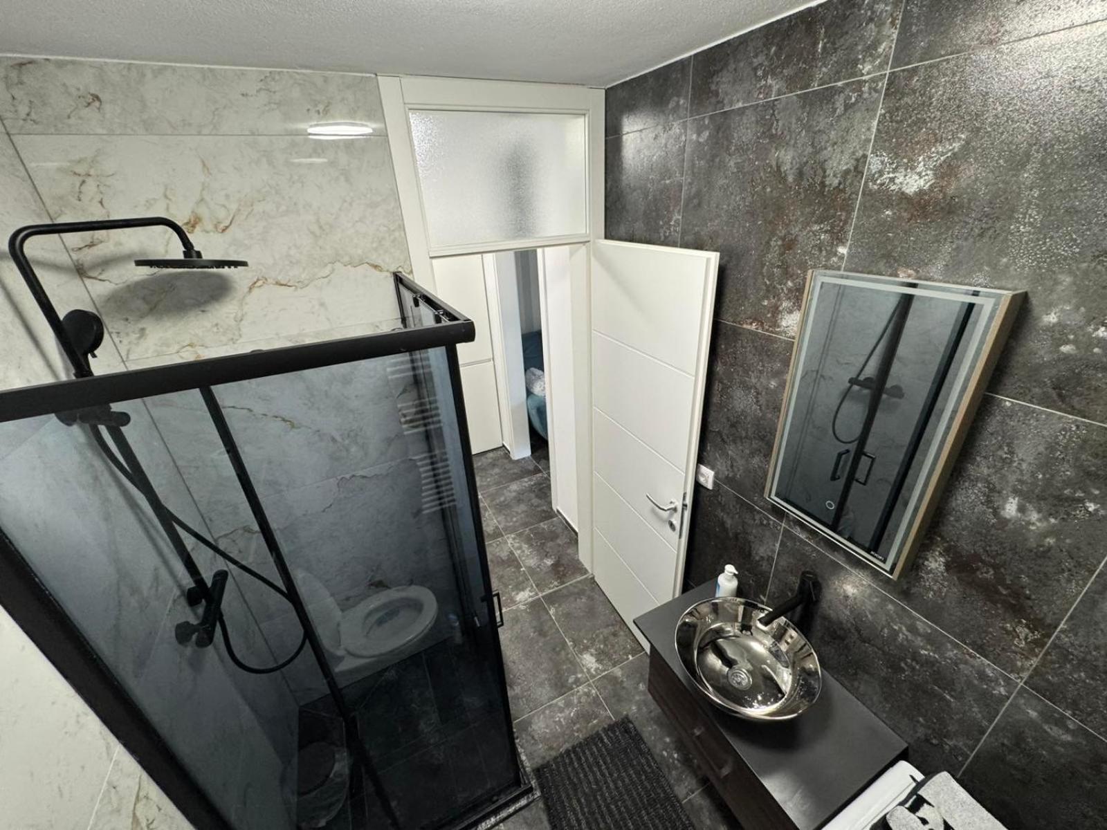 Center 5 Apartment